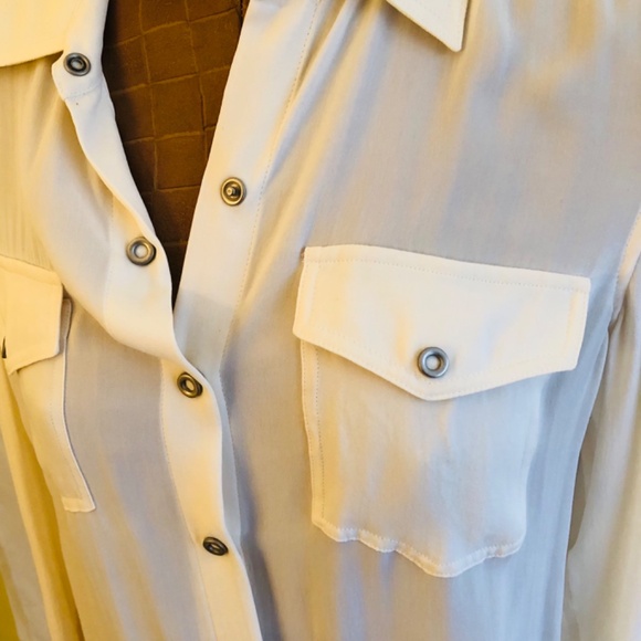 NWOT, Vince Silk Snap Botton Down Blouse, XS - Picture 4 of 10